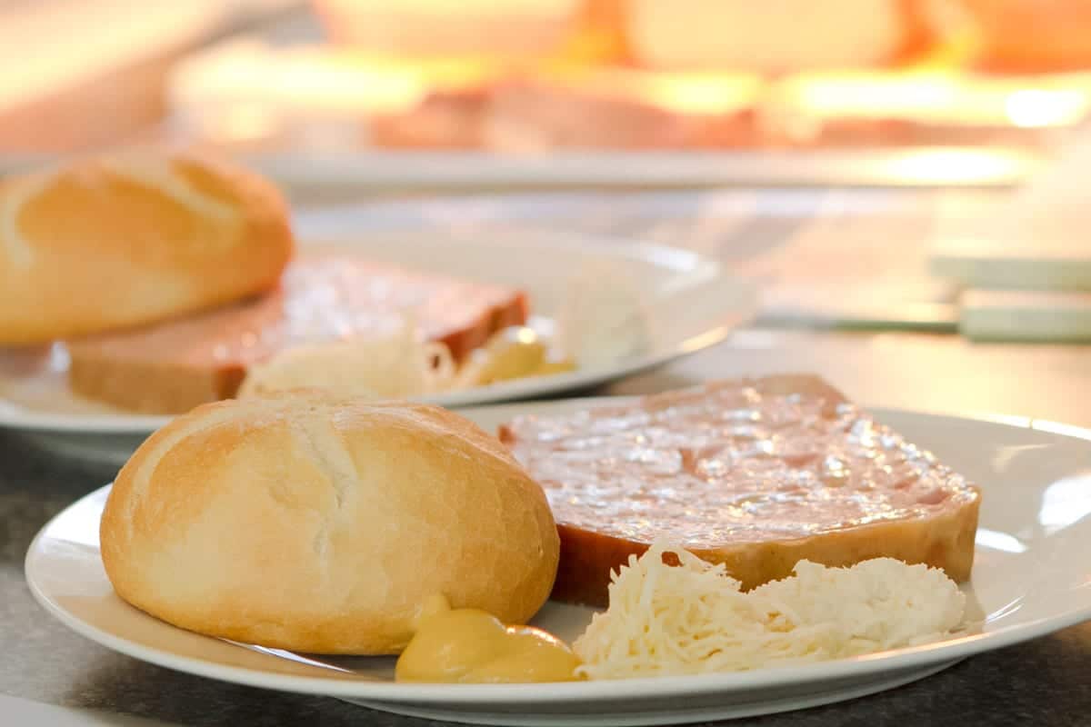 Nokfleisch-Mittagsmenue-frisch-gekocht-Imbiss-Filiale-Feldkirchen-Leberkaessemmel-1