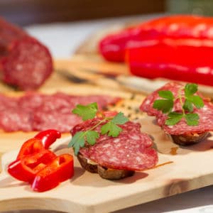 Feine Haussalami als Jause serviert